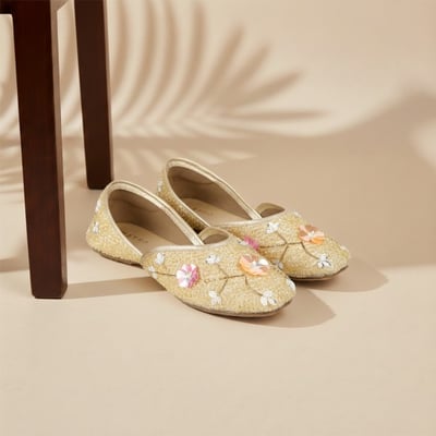 Women Gold Ethnic Jutis