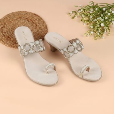 Women Off-white Ethnic Slip Ons
