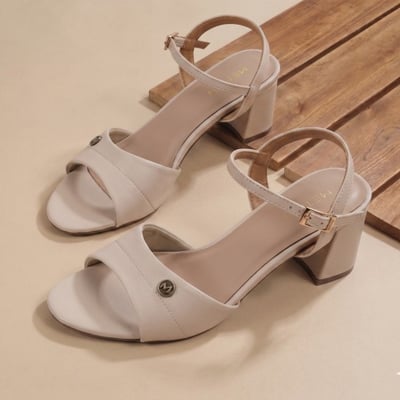 Women Off-white Casual Sandals