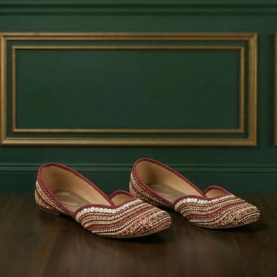 Women Maroon Ethnic Mojaris