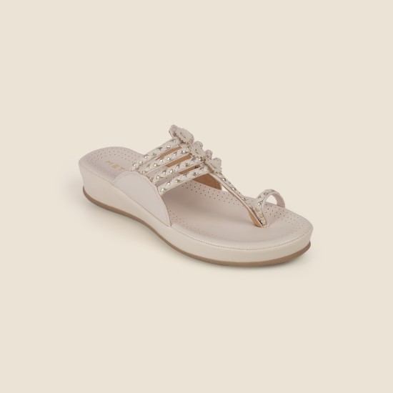 Women Off-white Ethnic Kolhapuris