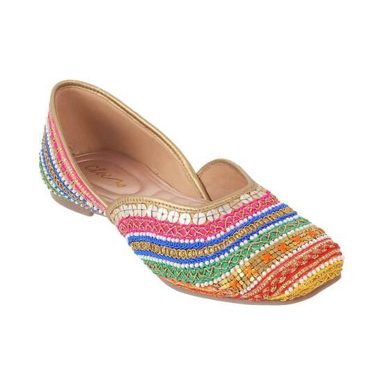 Women Multi Ethnic Mojaris